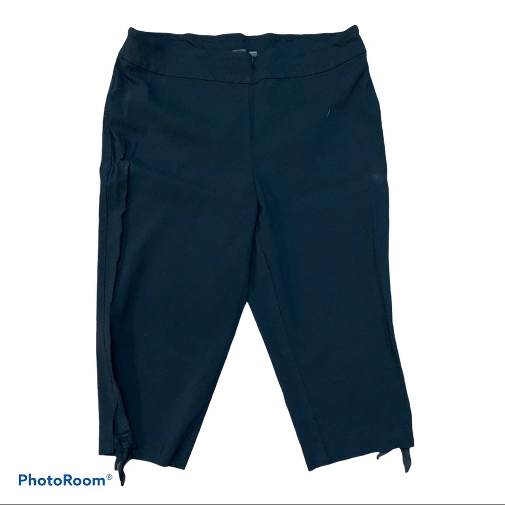 Plus Size 2XL Capri Pants Black